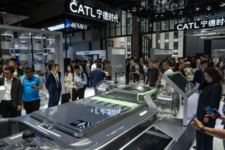 الصين تبدأ تتبع البصمة الكربونية لبطاريات سيارات الطاقة الجديدة في 2026: خطوة استراتيجية لتعزيز تنافسية الصادرات وتحقيق الحياد الكربوني