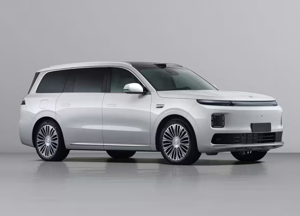 شبكة السيارات الصينية &ndash; ليب موتور D19 تثبت تفوقها هندسيًا: أول SUV في العالم تجتاز اختبار انفجار إطارين متزامنين على الجليد