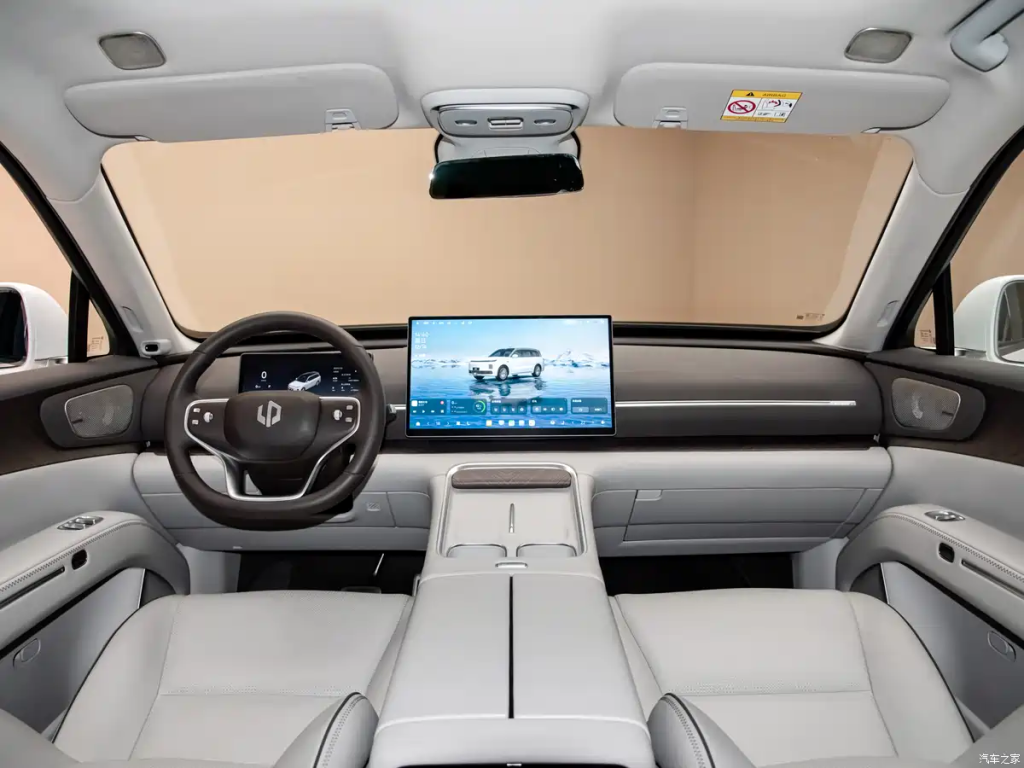 شبكة السيارات الصينية &ndash; ليب موتور D19 تثبت تفوقها هندسيًا: أول SUV في العالم تجتاز اختبار انفجار إطارين متزامنين على الجليد