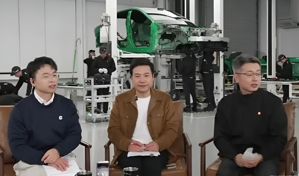 لي جون يفكك سيارة شاومي YU7 على الهواء مباشرة ويدافع عنها أمام العاصفة الإعلامية… كشف هندسي شفاف يرد على الانتقادات ويؤكد جودة المواد