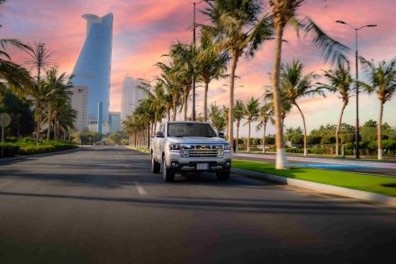 JMC فيجاس 2026: تجربة SUV داخل بيك أب… من شاشة 12.8 إلى المساحة الخلفية
