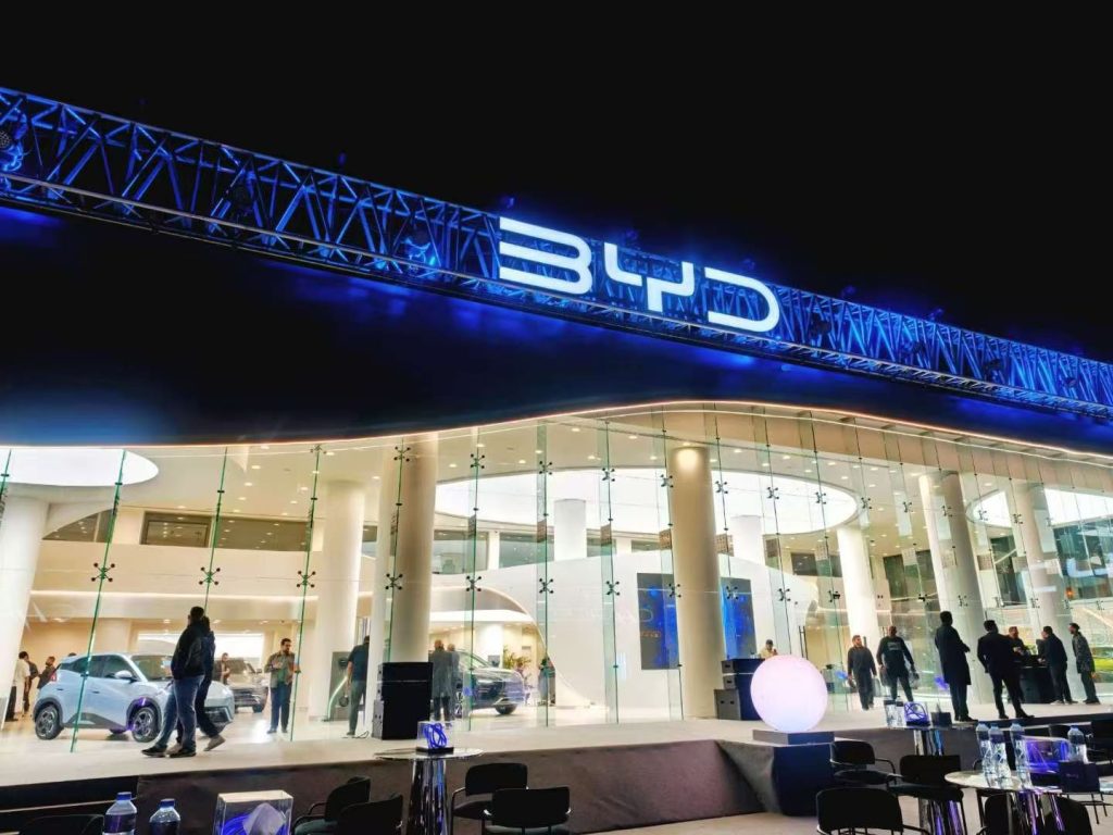 شبكة السيارات الصينية &ndash; دخول BYD إلى السوق المصرية: مكتب إقليمي جديد وطرازات كهربائية وهجينة واستراتيجية توسع طويلة المدى