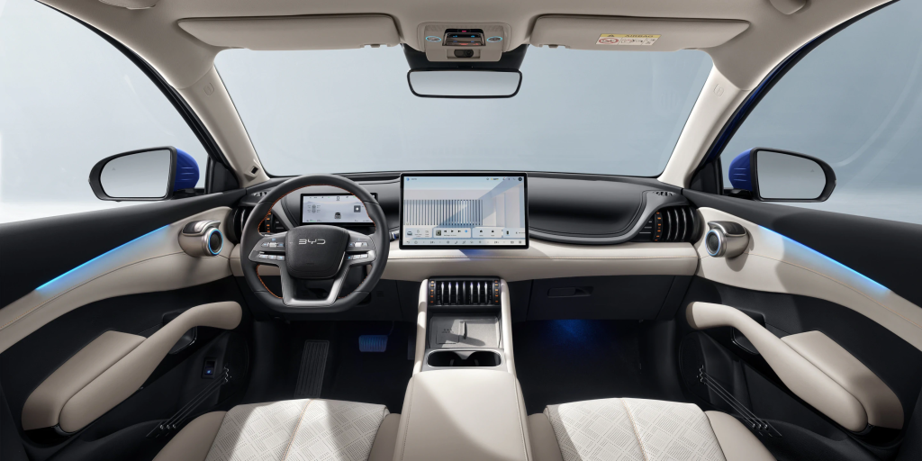 شبكة السيارات الصينية &ndash; BYD Atto 3 Evo تنطلق عالميًا: نظام 800 فولت، دفع رباعي، وتسارع رياضي يعيد تعريف فئة الكروس أوفر الكهربائية