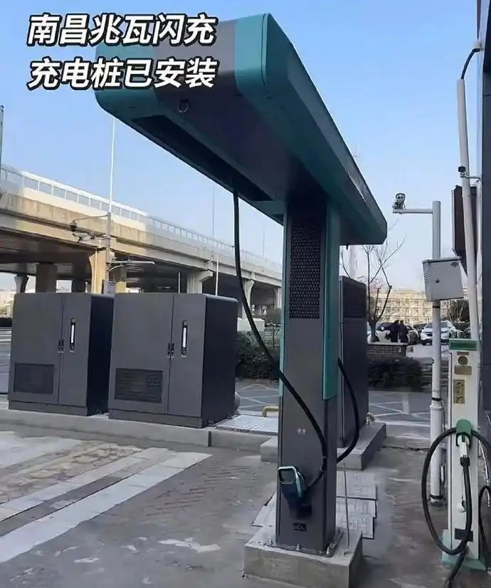 شبكة السيارات الصينية &ndash; تقنية الشحن فائق السرعة من BYD تدخل عصرًا جديدًا: شاحن ميغاواط بقدرة 1500 كيلوواط يغيّر قواعد اللعبة