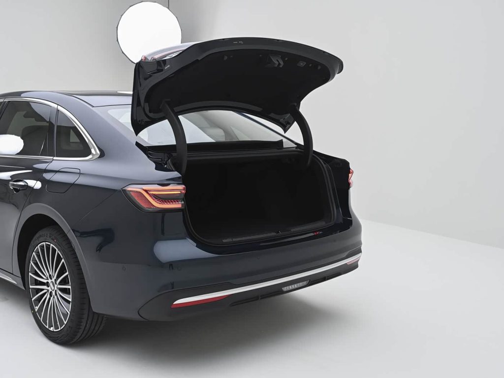 شبكة السيارات الصينية &ndash; جيلي جالاكسي ستار 7 2026: سيدان هجينة متطورة بتقنيات قيادة ذكية H3 وتسارع 5.4 ثانية واستهلاك اقتصادي مذهل