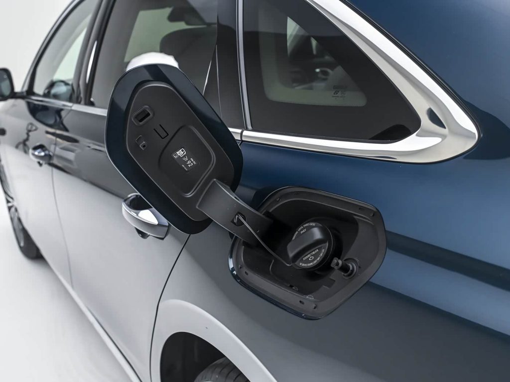 شبكة السيارات الصينية &ndash; جيلي جالاكسي ستار 7 2026: سيدان هجينة متطورة بتقنيات قيادة ذكية H3 وتسارع 5.4 ثانية واستهلاك اقتصادي مذهل