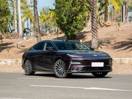 جيلي جالاكسي ستار 8 إصدار الرحلات الطويلة 2026: قفزة كبيرة في المدى 1725 كم والذكاء بفئة السيدان الهجينة