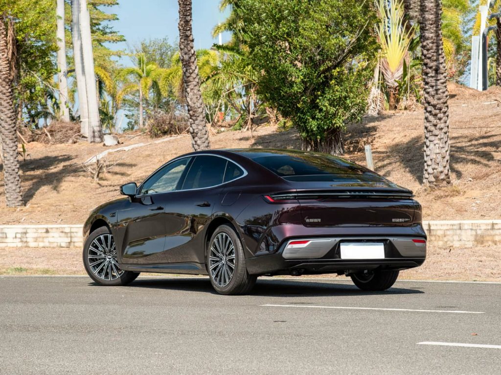 جيلي جالاكسي ستار 8 إصدار الرحلات الطويلة 2026: قفزة كبيرة في المدى 1725 كم والذكاء بفئة السيدان الهجينة 5 شبكة السيارات الصينية – جيلي جالاكسي ستار 8 إصدار الرحلات الطويلة 2026: قفزة كبيرة في المدى 1725 كم والذكاء بفئة السيدان الهجينة