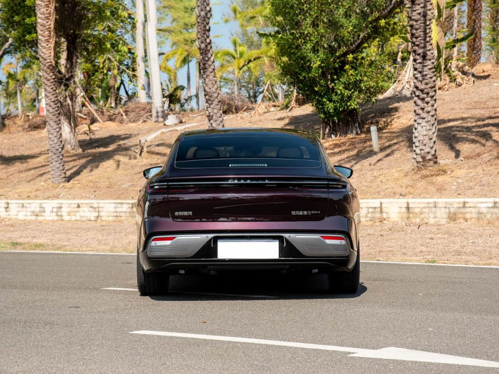 جيلي جالاكسي ستار 8 إصدار الرحلات الطويلة 2026: قفزة كبيرة في المدى 1725 كم والذكاء بفئة السيدان الهجينة 4 شبكة السيارات الصينية – جيلي جالاكسي ستار 8 إصدار الرحلات الطويلة 2026: قفزة كبيرة في المدى 1725 كم والذكاء بفئة السيدان الهجينة