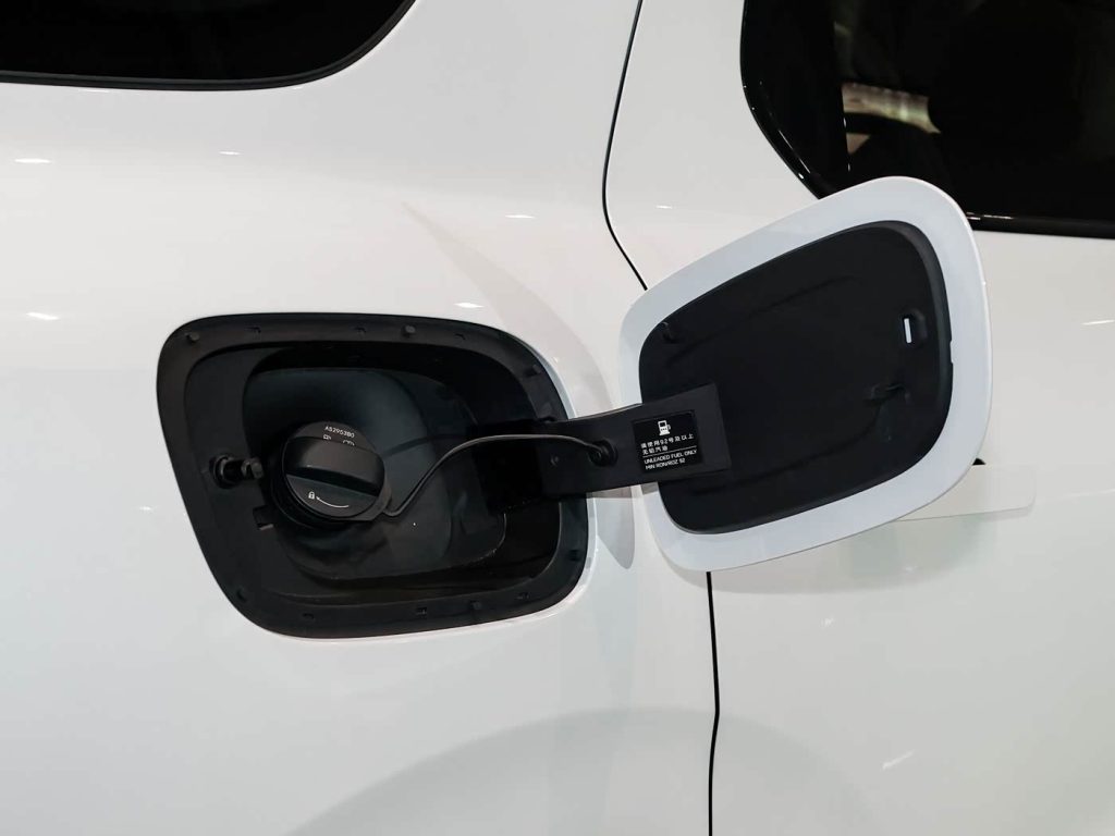 شبكة السيارات الصينية &ndash; قبل الإطلاق الرسمي… IM LS8 تكشف عن نفسها: SUV هجينة بمدى ممتد يصل إلى 430 كم كهربائي وتقنيات قيادة ذكية من الجيل الرابع