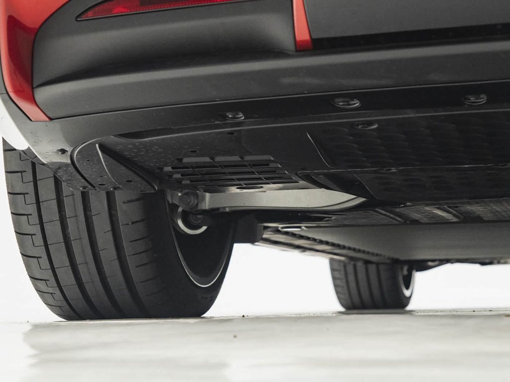 شاومي SU7 موديل 2026 تنطلق بتحديثات شاملة: سلامة أعلى وتجهيزات قياسية أقوى وشاسيه “التنين” ومدى يصل إلى 902 كم 16 شبكة السيارات الصينية – شاومي SU7 موديل 2026 تنطلق بتحديثات شاملة: سلامة أعلى وتجهيزات قياسية أقوى وشاسيه “التنين” ومدى يصل إلى 902 كم