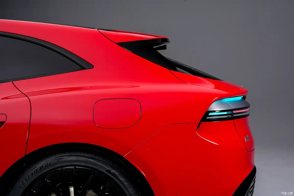 شبكة السيارات الصينية &ndash; سيارة المستقبل تصل مبكرًا: AISTALAND GT7 تكشف عن 10 تقنيات ثورية وتستهدف عرش Xiaomi SU7