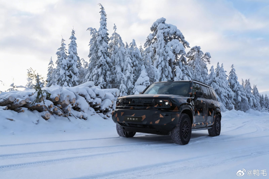 شبكة السيارات الصينية &ndash; جيلي تتحدى لاند روفر ديفندر رسميًا… Galaxy Cruiser بقدرات هجينة قوية تمهّد لإطلاق عالمي في 2026