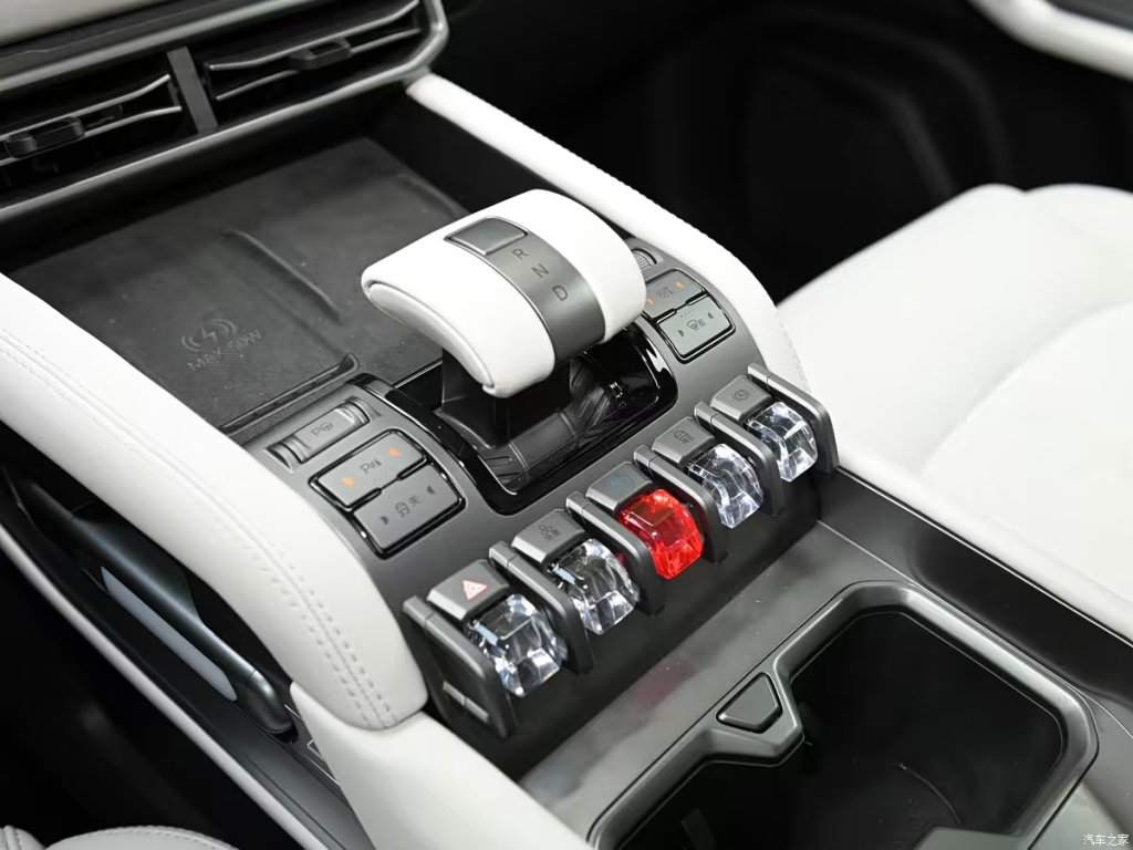 شبكة السيارات الصينية &ndash; ليوبارد تاي 3 المحدثة 2026: ببطارية Blade 2.0 بمدى 620 كم وتقنية شحن خارقة