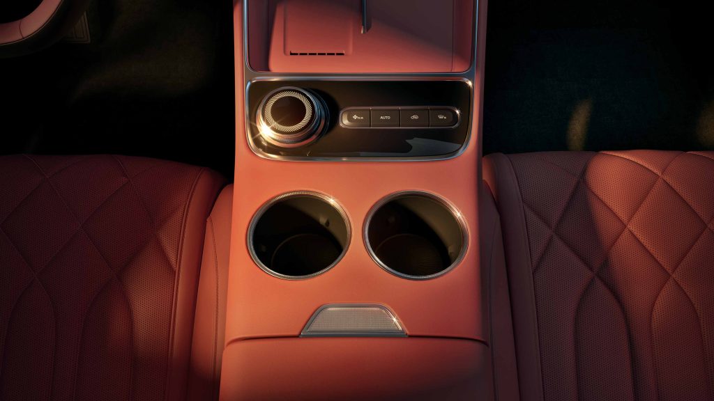 شبكة السيارات الصينية &ndash; جيلي تطلق Geely Boyue REV الجديدة كليًا: هل تكون البديل الحقيقي لتوجيلا؟ SUV بمدى شامل 1525 كم وتقنية EREV وسعر يبدأ من 56 ألف ريال