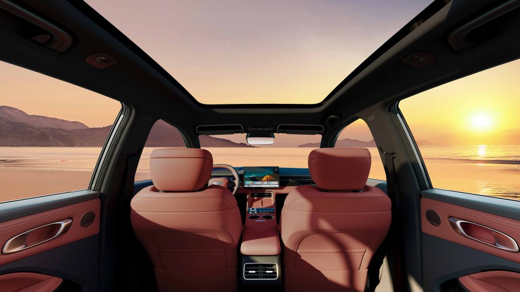 شبكة السيارات الصينية &ndash; جيلي تطلق Geely Boyue REV الجديدة كليًا: هل تكون البديل الحقيقي لتوجيلا؟ SUV بمدى شامل 1525 كم وتقنية EREV وسعر يبدأ من 56 ألف ريال