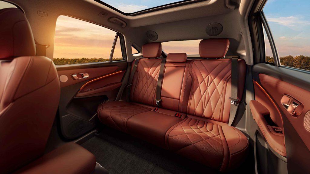 شبكة السيارات الصينية &ndash; جيلي تطلق Geely Boyue REV الجديدة كليًا: هل تكون البديل الحقيقي لتوجيلا؟ SUV بمدى شامل 1525 كم وتقنية EREV وسعر يبدأ من 56 ألف ريال