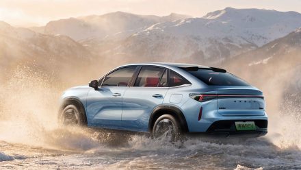 جيلي تطلق Geely Boyue REV الجديدة كليًا: هل تكون البديل الحقيقي لتوجيلا؟ SUV بمدى شامل 1525 كم وتقنية EREV وسعر يبدأ من 56 ألف ريال