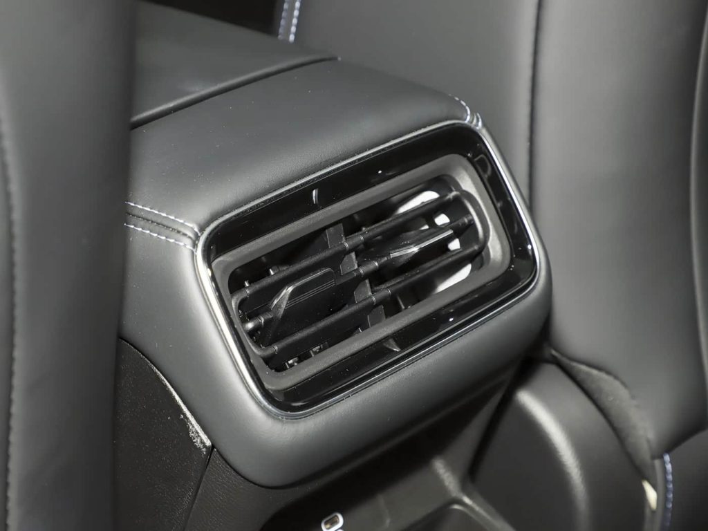 شبكة السيارات الصينية &ndash; جيلي بريفيس i-HEV 2026: هجينة بدون شحن تقودك كهربائيًا حتى 80% من وقتك… قوة 312 حصان واستهلاك 3.98 لتر يضعان معيارًا جديدًا في فئة السيدان