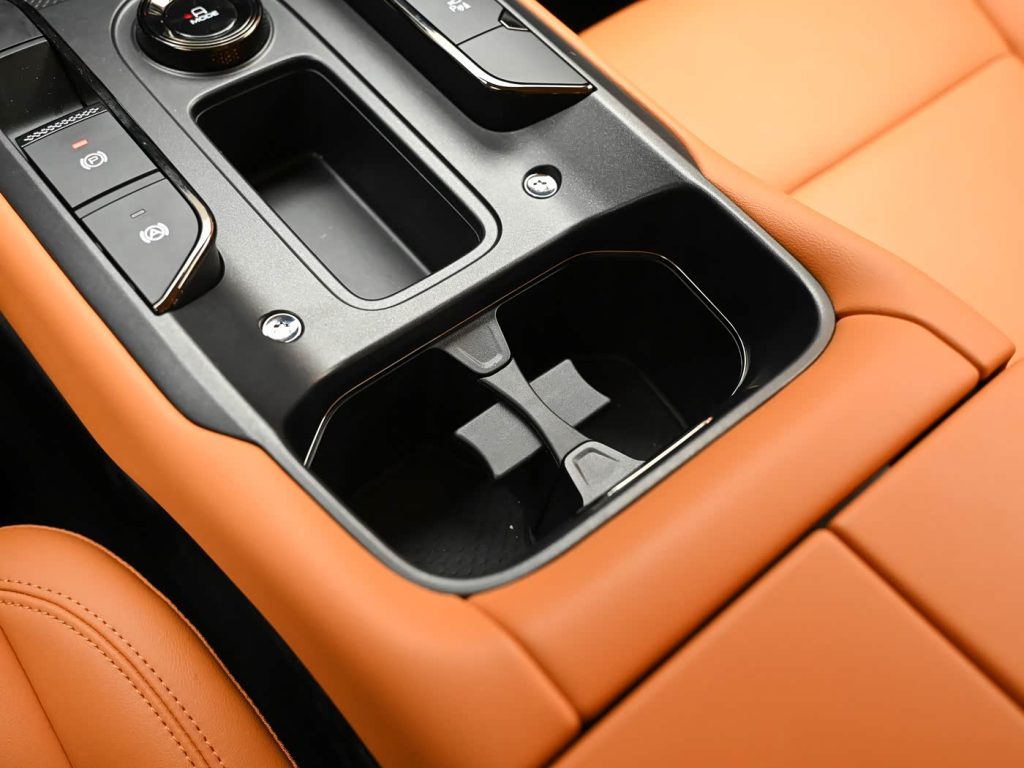 شبكة السيارات الصينية &ndash; هافال دراجون PLUS (رابتور بلس - V7 بلس): صندوقية متطورة بنظام Hi4 الهجين ومدى كهربائي يصل إلى 191 كم وقدرة خوض مياه 580 مم