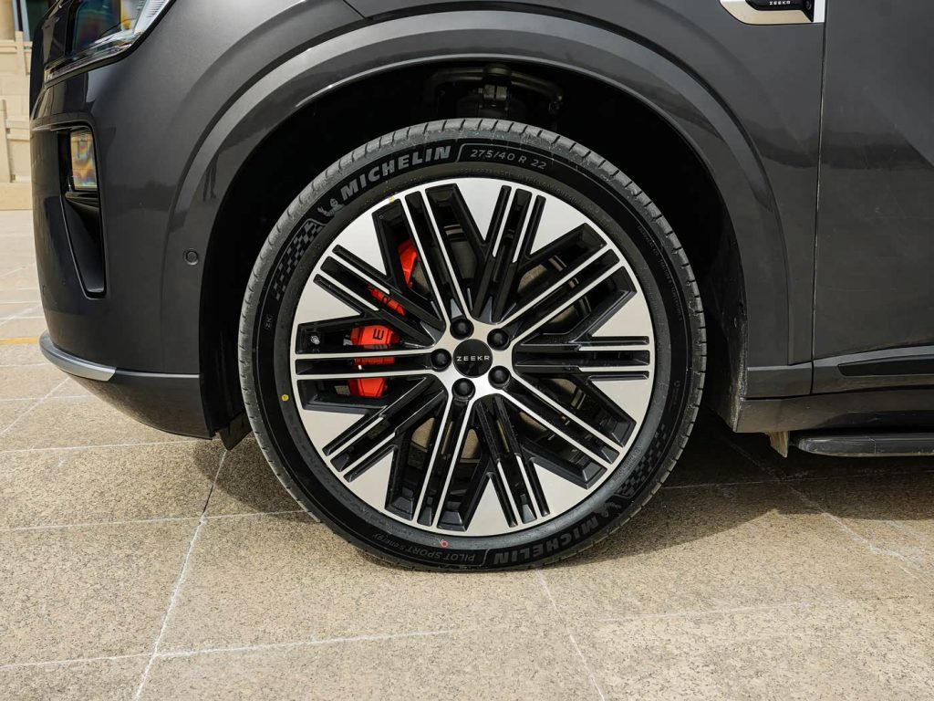 شبكة السيارات الصينية &ndash; زيكر 8X 2026: هجينة ببنية 900V تجمع بين أداء يصل إلى 1400 حصان ومدى كهربائي حتى 410 كم وشحن من 20% إلى 80% خلال 9 دقائق