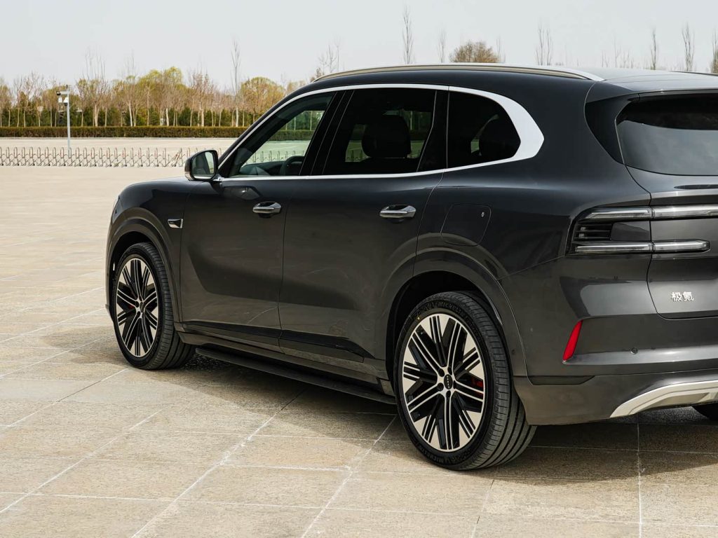 شبكة السيارات الصينية &ndash; زيكر 8X 2026: هجينة ببنية 900V تجمع بين أداء يصل إلى 1400 حصان ومدى كهربائي حتى 410 كم وشحن من 20% إلى 80% خلال 9 دقائق