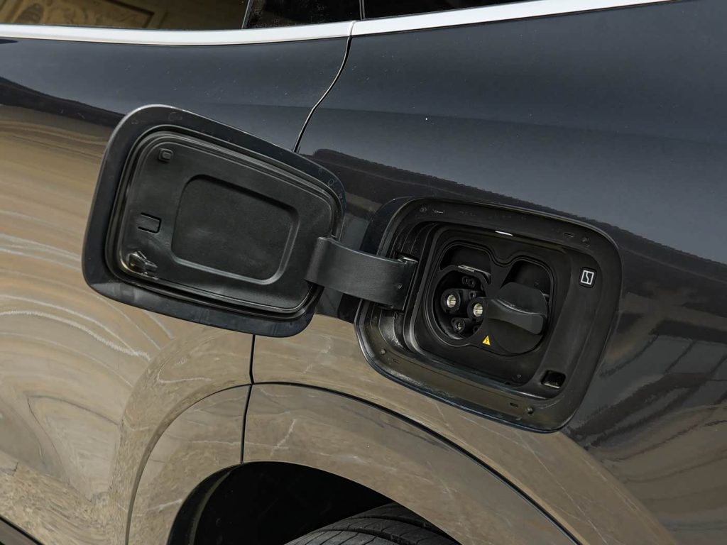 شبكة السيارات الصينية &ndash; زيكر 8X 2026: هجينة ببنية 900V تجمع بين أداء يصل إلى 1400 حصان ومدى كهربائي حتى 410 كم وشحن من 20% إلى 80% خلال 9 دقائق