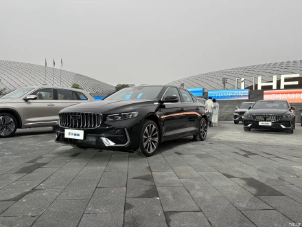 جيلي بريفيس i-HEV 2026: هجينة بدون شحن تقودك كهربائيًا حتى 80% من وقتك… قوة 312 حصان واستهلاك 3.98 لتر يضعان معيارًا جديدًا في فئة السيدان