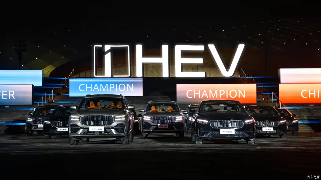 شبكة السيارات الصينية &ndash; جيلي مونجارو i-HEV 2026: سيارة هجينة بدون شحن بقوة 312 حصان واستهلاك 4.75 لتر… هل تتفوق على تويوتا هايبرد؟