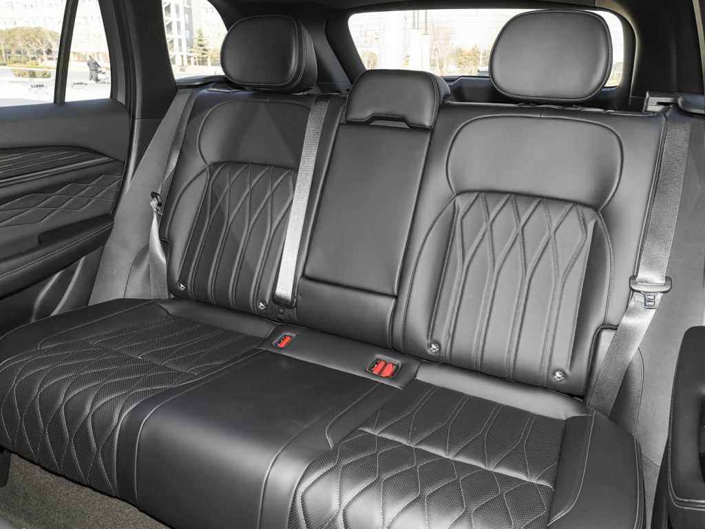 شبكة السيارات الصينية &ndash; جيلي مونجارو i-HEV 2026: سيارة هجينة بدون شحن بقوة 312 حصان واستهلاك 4.75 لتر… هل تتفوق على تويوتا هايبرد؟