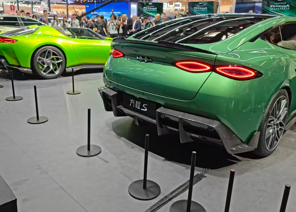 شبكة السيارات الصينية &ndash; (ليوبارد) تدخل عالم السيدان بقوة في معرض بكين 2026: FORMULA X الخارقة وS Series تمهدان لمنافسة Tesla وXiaomi في فئة الأداء العالي