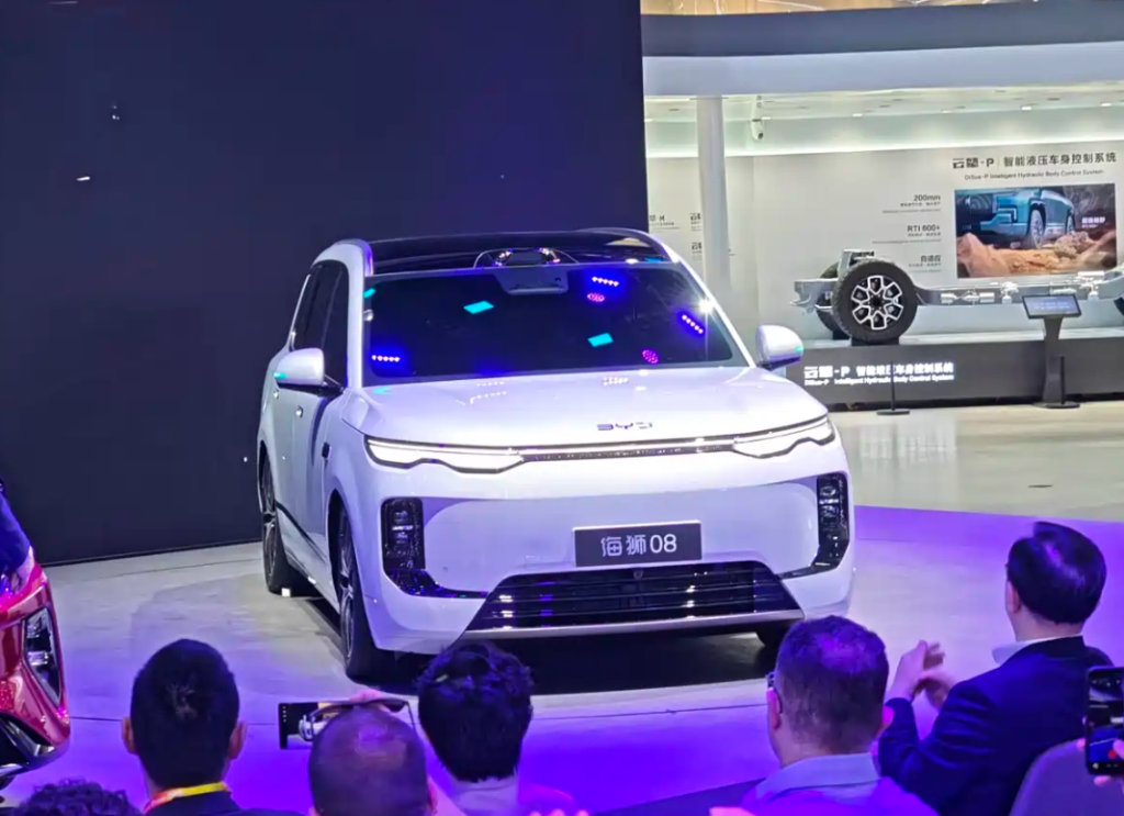 شبكة السيارات الصينية &ndash; بي واي دي BYD تهيمن على معرض بكين 2026: سيل 08 Seal 08 و Sea Lion 08 بمدى 900 كم وتقنيات 800V… وGreat Tang EV تنطلق من 129 ألف ريال