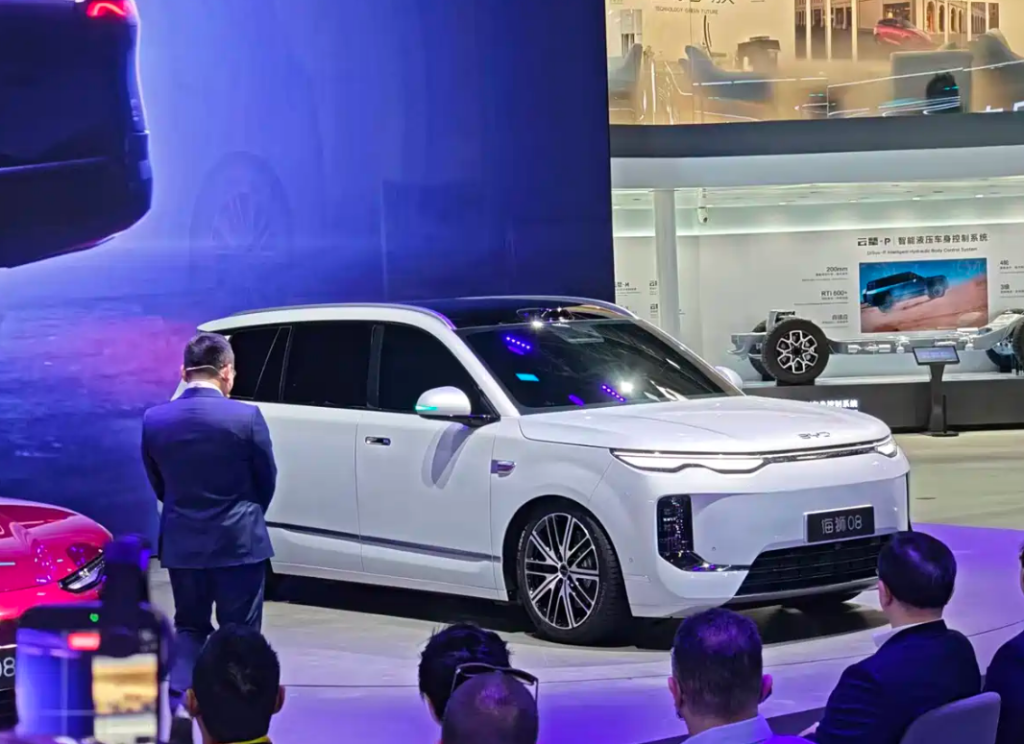 شبكة السيارات الصينية &ndash; بي واي دي BYD تهيمن على معرض بكين 2026: سيل 08 Seal 08 و Sea Lion 08 بمدى 900 كم وتقنيات 800V… وGreat Tang EV تنطلق من 129 ألف ريال