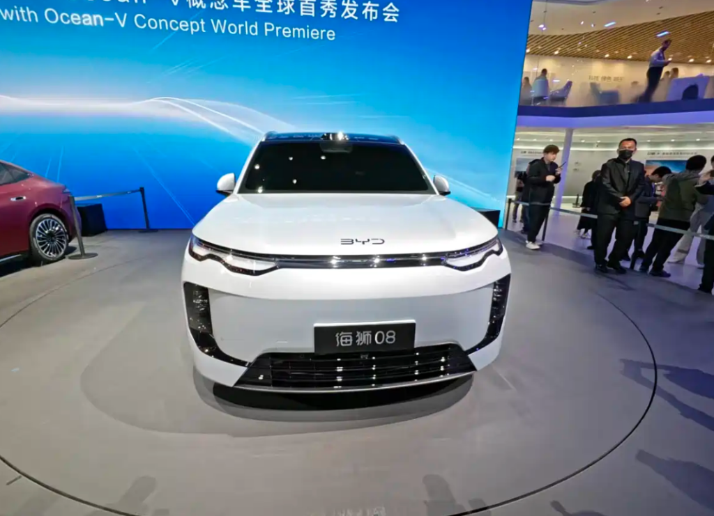 شبكة السيارات الصينية &ndash; بي واي دي BYD تهيمن على معرض بكين 2026: سيل 08 Seal 08 و Sea Lion 08 بمدى 900 كم وتقنيات 800V… وGreat Tang EV تنطلق من 129 ألف ريال