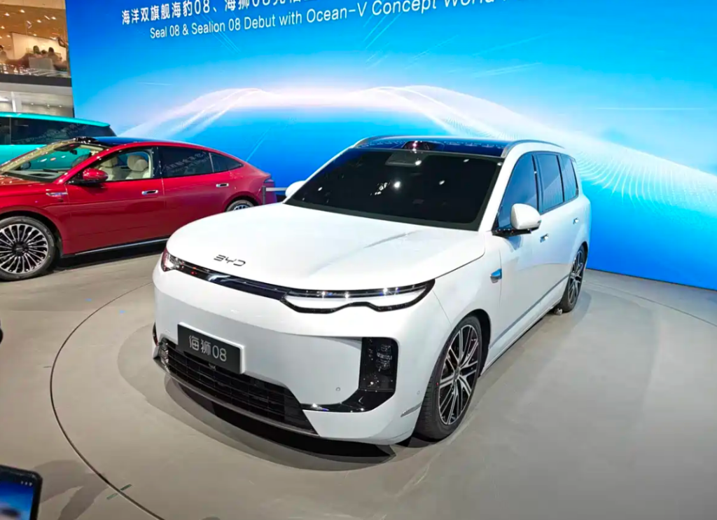 شبكة السيارات الصينية &ndash; بي واي دي BYD تهيمن على معرض بكين 2026: سيل 08 Seal 08 و Sea Lion 08 بمدى 900 كم وتقنيات 800V… وGreat Tang EV تنطلق من 129 ألف ريال