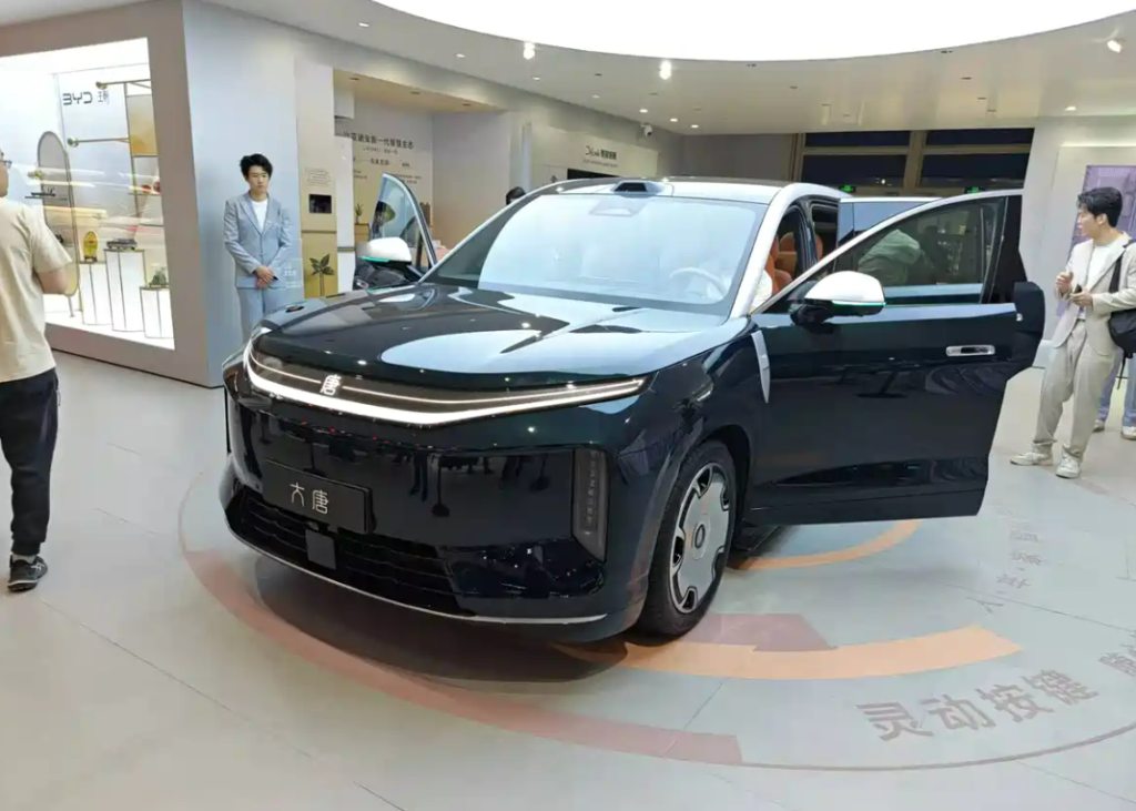 شبكة السيارات الصينية &ndash; بي واي دي BYD تهيمن على معرض بكين 2026: سيل 08 Seal 08 و Sea Lion 08 بمدى 900 كم وتقنيات 800V… وGreat Tang EV تنطلق من 129 ألف ريال