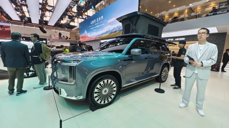شبكة السيارات الصينية &ndash; جيتور تعيد رسم فئة SUV العائلية: T8 بثلاثة صفوف ولمسة لاندروفر مع شانهـاي L10 والسيارة الاختبارية TX يكشف ملامح الجيل القادم