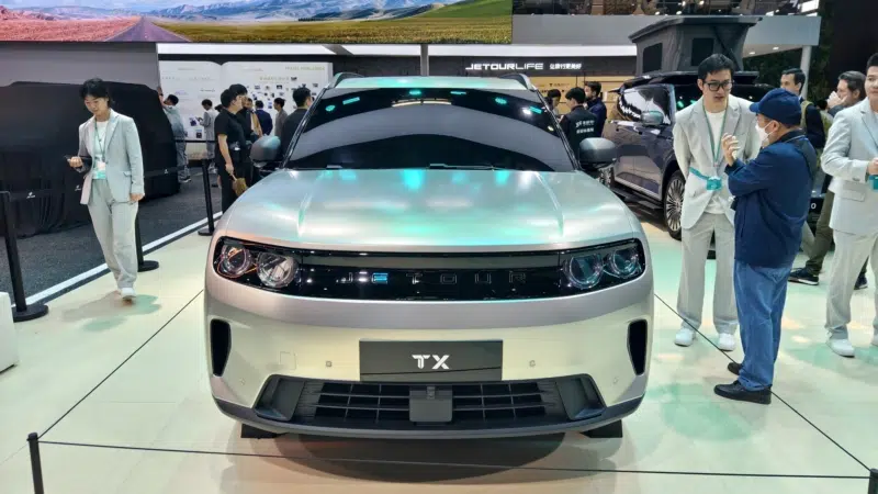 شبكة السيارات الصينية &ndash; جيتور تعيد رسم فئة SUV العائلية: T8 بثلاثة صفوف ولمسة لاندروفر مع شانهـاي L10 والسيارة الاختبارية TX يكشف ملامح الجيل القادم