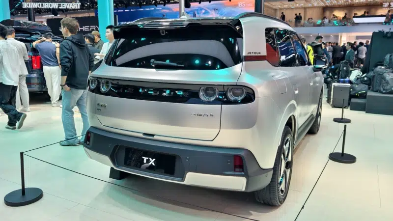 شبكة السيارات الصينية &ndash; جيتور تعيد رسم فئة SUV العائلية: T8 بثلاثة صفوف ولمسة لاندروفر مع شانهـاي L10 والسيارة الاختبارية TX يكشف ملامح الجيل القادم