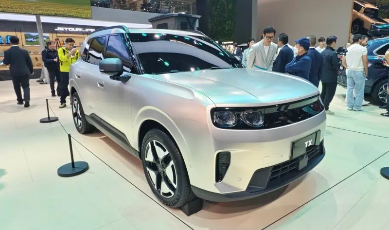 شبكة السيارات الصينية &ndash; جيتور تعيد رسم فئة SUV العائلية: T8 بثلاثة صفوف ولمسة لاندروفر مع شانهـاي L10 والسيارة الاختبارية TX يكشف ملامح الجيل القادم