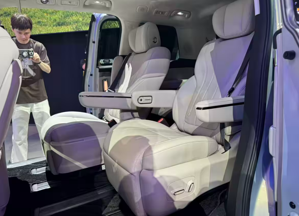 شبكة السيارات الصينية &ndash; ماذا كشفت GAC في معرض بكين الدولي للسيارات 2026؟ SUV هجومية بليدار ومدى يتجاوز 1500 كم وتقنيات ذكية تعيد رسم مستقبل السيارات