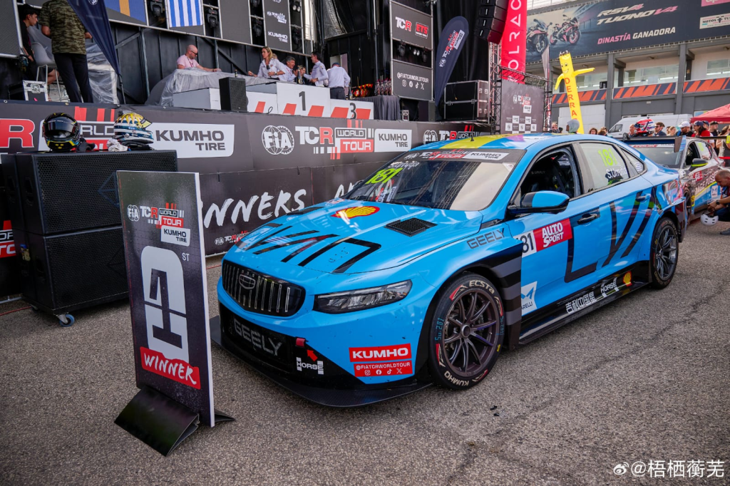 جيلي تبدأ حقبة جديدة في السباقات العالمية.. منصة Geely Preface TCR تحقق فوزاً مزدوجاً في إسبانيا بعد انتقال الإرث من Lynk & Co 8 شبكة السيارات الصينية – جيلي تبدأ حقبة جديدة في السباقات العالمية.. منصة Geely Preface TCR تحقق فوزاً مزدوجاً في إسبانيا بعد انتقال الإرث من Lynk & Co