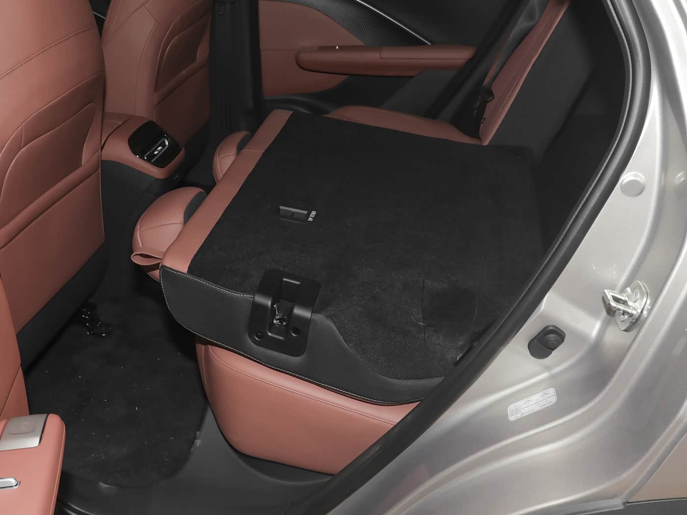 فئات وأسعار شانجان Uni-S 2027 الجديدة بالسعودية 8 شبكة السيارات الصينية – فئات وأسعار شانجان Uni-S 2027 الجديدة بالسعودية