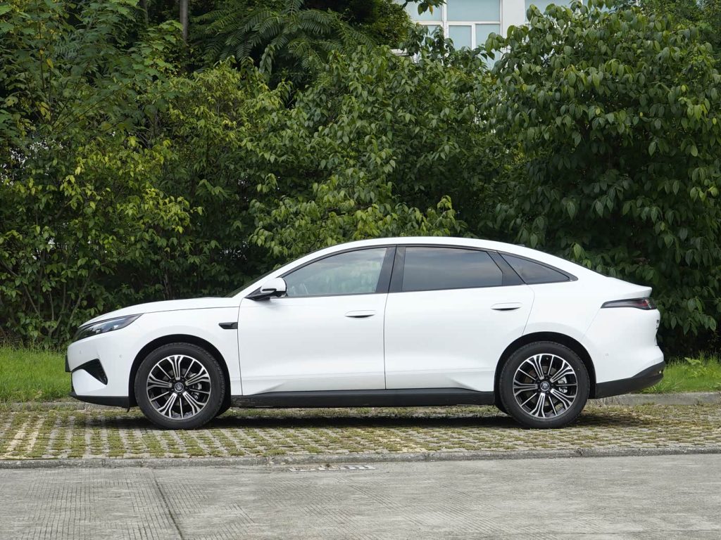 BYD Qin MAX تنطلق بمدى خيالي يصل إلى 2370 كم في الصين!! 4 شبكة السيارات الصينية – BYD Qin MAX تنطلق بمدى خيالي يصل إلى 2370 كم في الصين!!