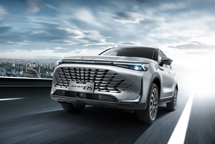 مواصفات الفئة القياسية لسيارة بايك X75 موديل 2027 الجديدة بالسعودية