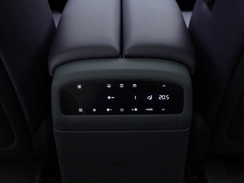 شبكة السيارات الصينية &ndash; فريلاندر 8 تدخل الإنتاج رسميًا: SUV بمدى ممتد و6 مقاعد وHuawei ADS 4.1 وبدء الحجز في 10 أغسطس