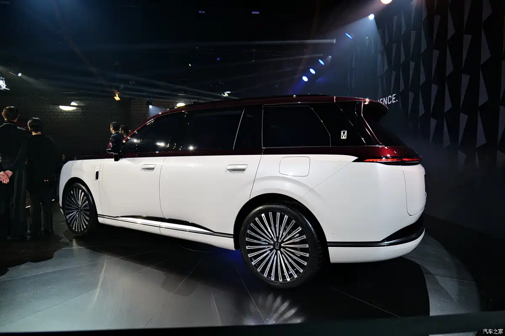 أفاتر T09 تظهر عالميًا لأول مرة من باريس.. SUV فاخرة بـ6 مقاعد وقوة تتجاوز 1000 حصان وبطارية 71.24 كيلوواط ساعة وتقنيات هواوي ADS 5 7 شبكة السيارات الصينية – أفاتر T09 تظهر عالميًا لأول مرة من باريس.. SUV فاخرة بـ6 مقاعد وقوة تتجاوز 1000 حصان وبطارية 71.24 كيلوواط ساعة وتقنيات هواوي ADS 5