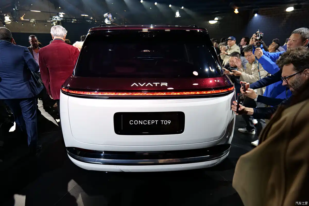 أفاتر T09 تظهر عالميًا لأول مرة من باريس.. SUV فاخرة بـ6 مقاعد وقوة تتجاوز 1000 حصان وبطارية 71.24 كيلوواط ساعة وتقنيات هواوي ADS 5 8 شبكة السيارات الصينية – أفاتر T09 تظهر عالميًا لأول مرة من باريس.. SUV فاخرة بـ6 مقاعد وقوة تتجاوز 1000 حصان وبطارية 71.24 كيلوواط ساعة وتقنيات هواوي ADS 5